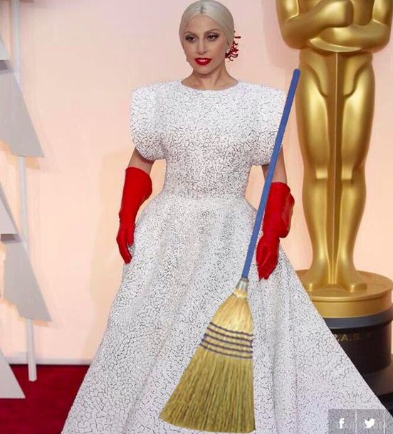 Вбрання Леді Гаги висміяли фотожабами на вручення нагород Оскар 2015. Американська співачка Lady GaGa стала однією з найбільш обговорюваних персон церемонії нагородження "Оскар". Її виступ визнано одним з найкращих, чого не скажеш про вбрання артистки.
