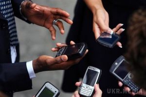 Оператор lіfe :) (Астеліт) піднімає ціни на мобільний зв'язок через падіння гривні. Один з популярних в Україні операторів мобільного зв'язку "Лайф" із завтрашнього дня збільшує ціну на дзвінки. 