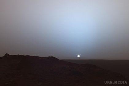 NASA показало відео заходу Сонця на Марсі. НАСА показало відео марсіанського заходу. Воно складено з фотографій, знятих ровером Opportunity, повідомляє американське космічне агентство.