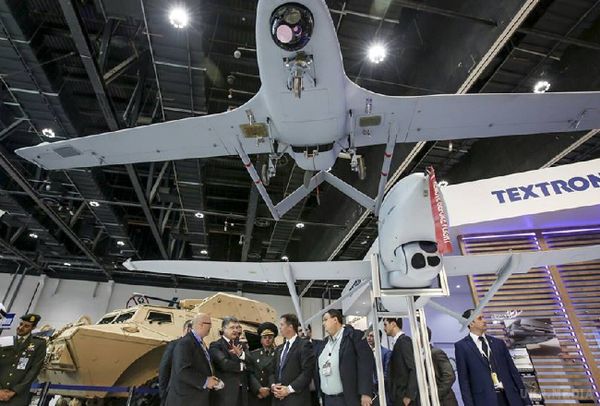 В ОАЕ підписані контракти на мільйони доларів - Порошенко. Петро Порошенко зазначив, що підписані контракти допоможуть залучити валюту в країну і дадуть ресурси для підвищення можливостей української армії