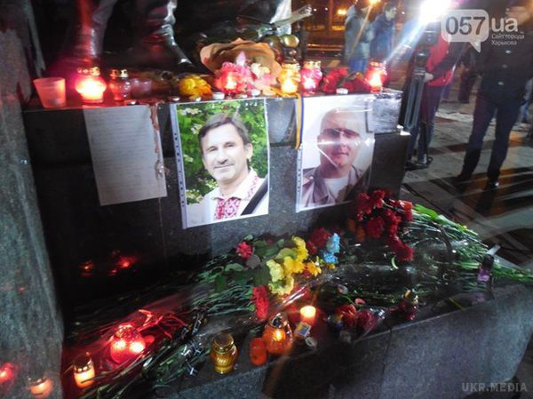 У Харкові біля пам'ятника Шевченко проходить віче в пам'ять загиблих при теракті 22 лютого. Вшанувати пам'ять загиблих зібралося кілька сотень людей.