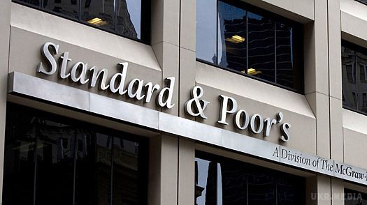 Standard &amp; poor's знизило рейтинги 20 російських банків. Агентство погіршило прогнози зі стабільного до негативного за кредитними рейтингами банків.