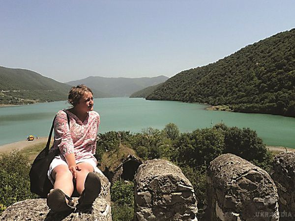 Дівочим автостопом по Близькому Сходу ( схема маршруту). 24-річна львів'янка Юлія Ковальська з двома подругами ризикнули об'їхати "своїм ходом" шість країн із суворими звичаями.