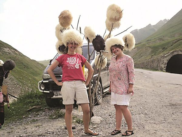 Дівочим автостопом по Близькому Сходу ( схема маршруту). 24-річна львів'янка Юлія Ковальська з двома подругами ризикнули об'їхати "своїм ходом" шість країн із суворими звичаями.