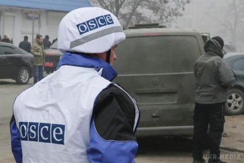 ОБСЄ зафіксувала кілька колон техніки на територіях, підконтрольних бойовикам. Спостерігачі ОБСЄ 24 лютого зафіксували на територіях, підконтрольних бойовикам "ДНР", кілька танків і гаубиць.