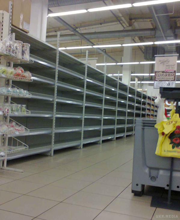 Донецьк на межі голоду: сірий хліб та продукти, що зникають. Через дефіцит багато продуктів вже коштують значно дорожче, ніж на мирній території