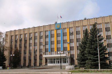 Порошенко схвалив створення військово-цивільних адміністрацій в Донбасі. Закон дозволить заповнити вакуум влади на звільнених територіях Донецької і Луганської областей.