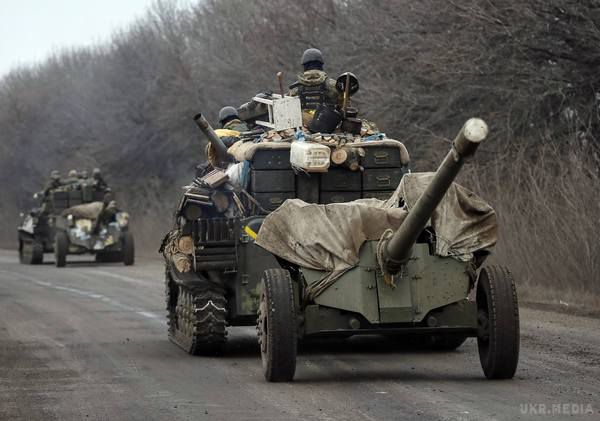 Найрезонансніші події дня в Донбасі: українські військові відводять важке озброєння, а в Донецьку звучать залпи (фото+відео). У зоні бойових дій відзначається зниження кількості обстрілів з боку бойовиків