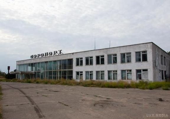 "Метінвест" Ахметова хоче орендувати аеродром в Бердянську. У компанії пояснюють, що аеродром їм необхідний для оперативного сполучення з Маріуполем. 