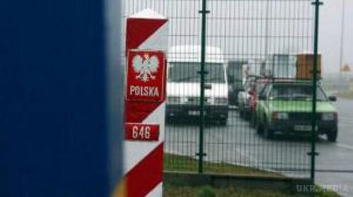 Польща відмовила 2 тисячам українцям в політичному притулку в 2015 році - Gazeta Wyborcza. Політичний притулок було даровано одній людині з 2253 за два місяці 2015 року.