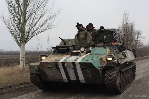 Україна показала, як відводить артилерію (фото). На виконання Мінських домовленостей сили антитерористичної операції розпочинають відвід артилерійських систем від усієї лінії бойового зіткнення.