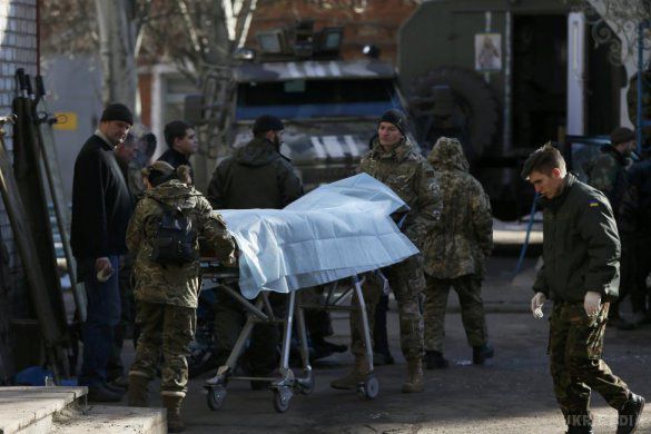 З Дебальцеве вивезені 15 тіл загиблих. За останні два дні зі району Дебальцевого вивезені 15 тіл загиблих в боях. Про це заявив заступник міністра оборони України Петро Мехед.