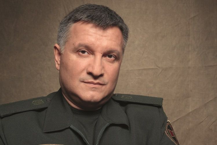 Аваков розповів про умови роботи нової патрульної служби столиці. Міністр внутрішніх справ України Арсен Аваков в ході зустрічі з інспекторами ДАІ Києва, розповів про умови роботи нової патрульної служби столиці. 