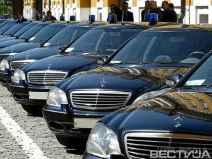 Судді Верховного суду України на своєму автопарку не економлять. Програма розслідувань ''Схеми'' дослідила, що у 2015 році діяльність суддів Верховного суду України забезпечує 92 автомобілі представницького і бізнес-класу.