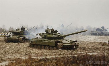 У Луганську помічена колона танків (відео). У мережі з'явилося відео з колоною техніки, яку бойовики перевозять по Луганську, не побоюючись поглядів місцевих жителів. 