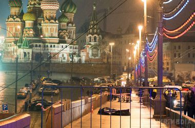 Українські політики шоковані вбивством російського опозиціонера Нємцова. Секретар РНБО вже заявив, що Росія втратила ще одну видатну особистість, яка відмовилася жити на колінах