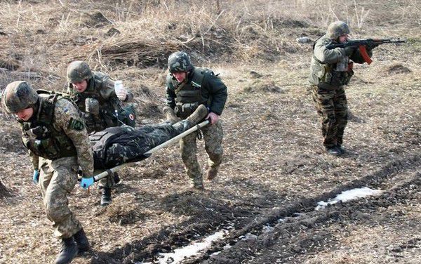 Бойовики атакували українських військових в Пісках. Є загиблі, журналіст. В Пісках Донецької області в результаті обстрілу бойовиків загинув один український військовий.