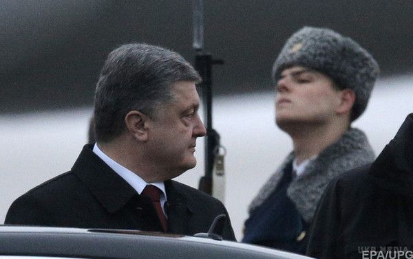 Тримати порох сухим. Президент на тлі деескалації побачив тендітну надію на мир в Донбасі. Україна повинна "тримати порох сухим" і бути готовою дати відсіч агресору