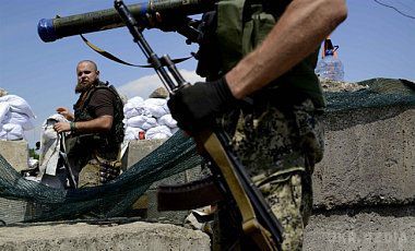На Луганщині бойовики мали намір переправити зброю в Київ. За інформацією Луганської облдержадміністрації, затримані злочинці готували зброю для дестабілізації ситуації в Києві