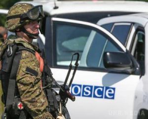 Спостерігачі місії ОБСЄ у аеропорту Донецька виявили тіла 10 кіборгів. Бойовик "ДНР" сказав, що останки будуть передані в морг Донецька, а звідти їх передадуть українській владі. 