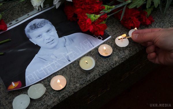 Слідчий комітет оголосив винагороду за інформацію про вбивство Нємцова. Слідчий комітет Росії пообіцяв виплатити винагороду в розмірі 3 млн рублів «за цінну для слідства інформацію» щодо вбивства політика Бориса Нємцова.
