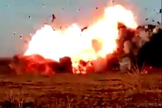 Спецпідрозділ «Тесла» вийшов з-під Дебальцеве, знищивши танк РФ. Група спецпідрозділу «Тесла» виходячи з-під Дебальцеве підірвала боєкомплект російського танка.
