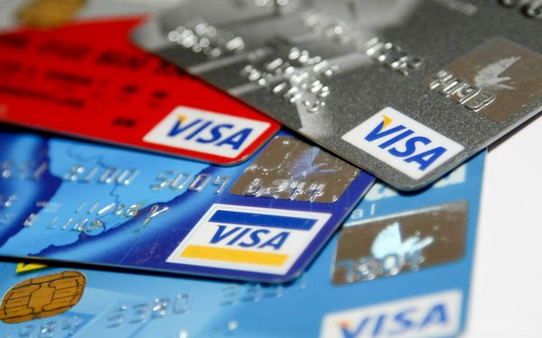 НБУ заборонив видачу валюти за платіжними картками. Національний банк України заборонив зняття готівкових коштів в іноземній валюті за платіжними картками.