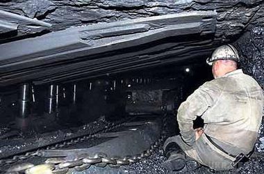 Аварія на шахті ім. Засядька: ДонОДА заявляють про загибель 33 осіб, а бойовики не пускають рятувальників. Більше 30 гірників загинули під землею