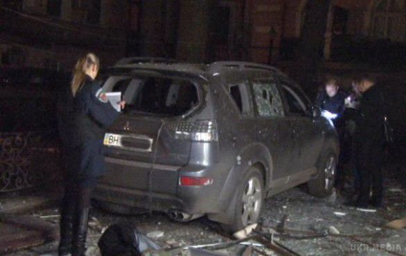 Міліція та рятувальники оприлюднили перші подробиці вибуху в Одесі. МВС попередньо кваліфікувало вибух у будинку по вулиці  Коблівської в Одесі як теракт.