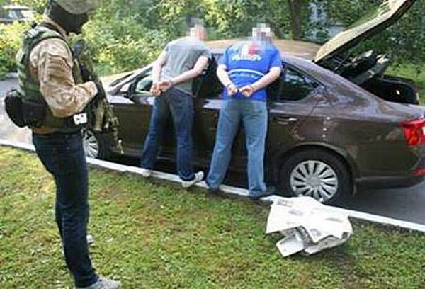 У Хмельницькому агітатори за "Новоросію" отримали п'ять років в'язниці. Хмельницький міський районний суд притягнув до кримінальної відповідальності двох жителів Хмельницької області, які були визнані винними у посяганні на територіальну цілісність і недоторканність України. 