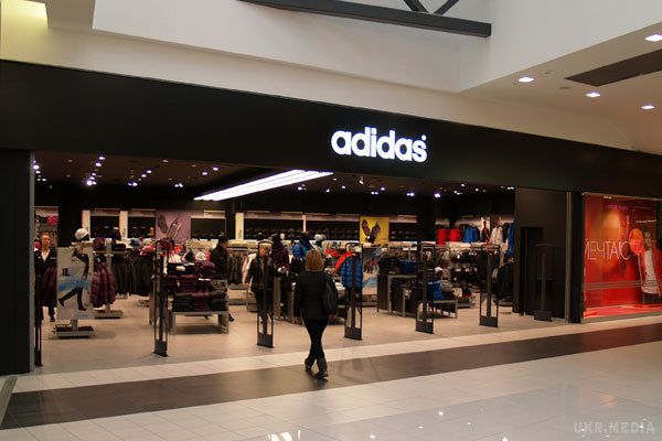 Девальвація рубля призвела до закриття магазинів Adidas. Бренд зі світовим ім'ям закриє магазини в Росії.