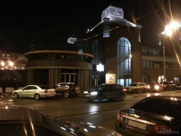 Харків почав працювати Сумський Ринок. Серед порожніх вітрин функціонує м'ясний та кондитерський прилавок.