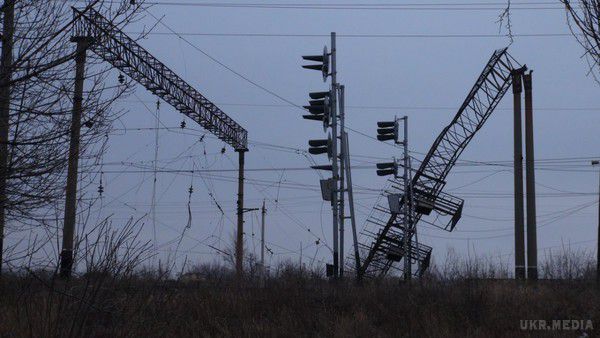 «Російський мир» прийшов у м. Дебальцеве. Місто після військових дій (фоторепортаж). У мережі з'явилися фотографії з Дебальцево, на яких показано, як виживає місто після того, як його взяли штурмом терористичні війська. 