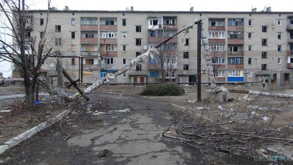 «Російський мир» прийшов у м. Дебальцеве. Місто після військових дій (фоторепортаж). У мережі з'явилися фотографії з Дебальцево, на яких показано, як виживає місто після того, як його взяли штурмом терористичні війська. 