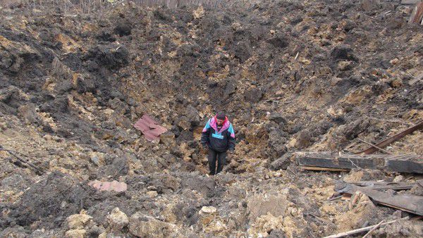 «Російський мир» прийшов у м. Дебальцеве. Місто після військових дій (фоторепортаж). У мережі з'явилися фотографії з Дебальцево, на яких показано, як виживає місто після того, як його взяли штурмом терористичні війська. 
