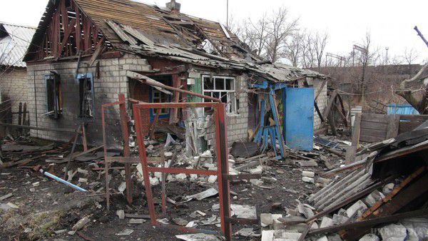 «Російський мир» прийшов у м. Дебальцеве. Місто після військових дій (фоторепортаж). У мережі з'явилися фотографії з Дебальцево, на яких показано, як виживає місто після того, як його взяли штурмом терористичні війська. 