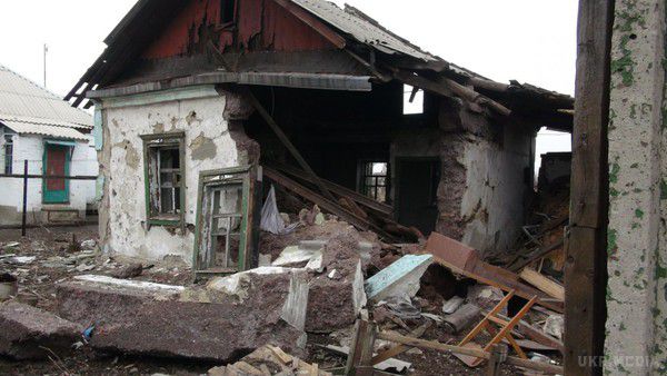 «Російський мир» прийшов у м. Дебальцеве. Місто після військових дій (фоторепортаж). У мережі з'явилися фотографії з Дебальцево, на яких показано, як виживає місто після того, як його взяли штурмом терористичні війська. 