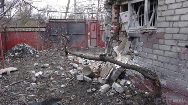 «Російський мир» прийшов у м. Дебальцеве. Місто після військових дій (фоторепортаж). У мережі з'явилися фотографії з Дебальцево, на яких показано, як виживає місто після того, як його взяли штурмом терористичні війська. 