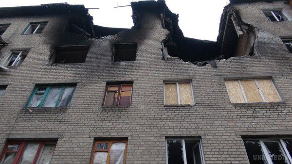 «Російський мир» прийшов у м. Дебальцеве. Місто після військових дій (фоторепортаж). У мережі з'явилися фотографії з Дебальцево, на яких показано, як виживає місто після того, як його взяли штурмом терористичні війська. 