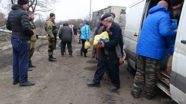 «Російський мир» прийшов у м. Дебальцеве. Місто після військових дій (фоторепортаж). У мережі з'явилися фотографії з Дебальцево, на яких показано, як виживає місто після того, як його взяли штурмом терористичні війська. 