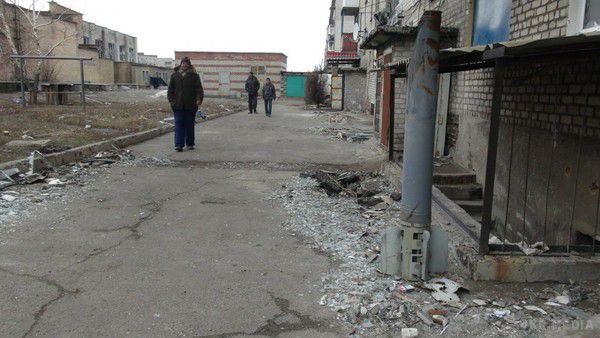 «Російський мир» прийшов у м. Дебальцеве. Місто після військових дій (фоторепортаж). У мережі з'явилися фотографії з Дебальцево, на яких показано, як виживає місто після того, як його взяли штурмом терористичні війська. 
