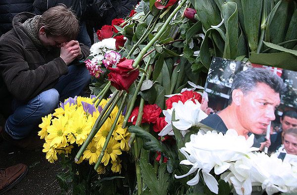 У НАТО зв'язали вбивство Нємцова з подіями в Україні. Кремлю заважала антивоєнна діяльність Нємцова, вважають в альянсі.