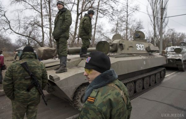Бойовики перекинули в район Горлівки дві батареї гаубиць і зенітні установки-Тимчук. За інформацією ІС, зафіксовано переміщення на північний схід від Ясинуватої пересувного командного пункту російських військ - 8 спецавтомобілів і 2 критих вантажівки в супроводі 4-х БТР.