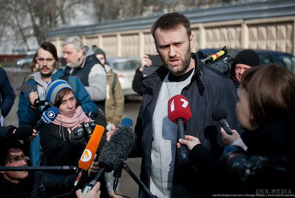 Олексій Навальний вийшов на свободу після 15 діб арешту. Всього три дні не вистачило Навальному, щоб мати можливість попрощатися з Борисом Нємцовим.