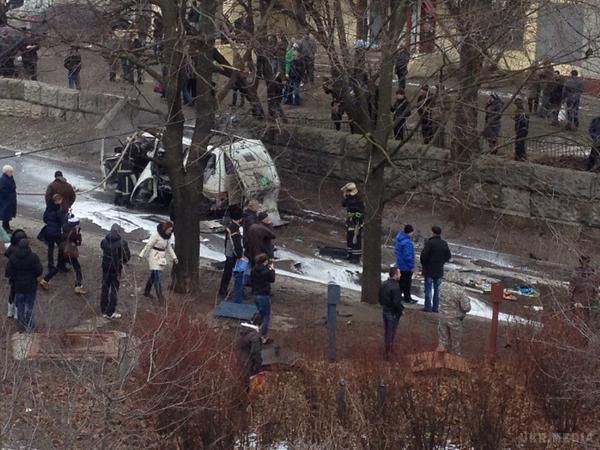 У Харкові вибухнув фургон комбата «Слобожанщини» Янголенко (ФОТО, ВІДЕО). Близько полудня в районі будинку № 2 по вулиці Познанської у Харкові вибухнув автомобіль Volkswagen Transporter.