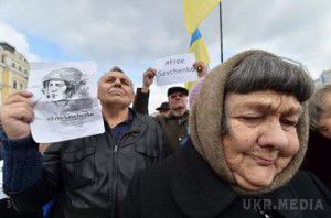 Мати Савченко безпосередньо Меркель попросила допомогти врятувати її доньку. Марія Савченко написала листа канцлеру ФРН