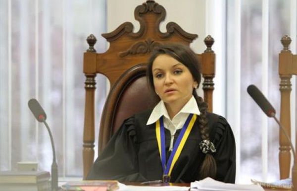 Царевич в четвертий раз оголосила відвід суддям у її справі. У Вінницькому міському суді продовжує процес з обрання запобіжного заходу для судді Печерського райсуду столиці, її інтереси захищають чотири адвокати
