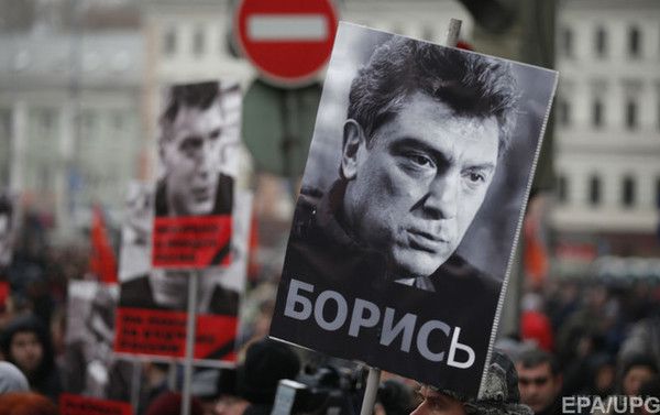 Підозрюваний у вбивстві Нємцова в 2010 був нагороджений за мужність Путіним. Один з підозрюваних у вбивстві Нємцова служив у батальйоні Північ МВС Чеченської республіки