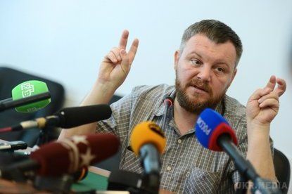 Бойовики "ДНР" привітали Меркель з 8 березня скаргою на "нацистів". Від Меркель чекають "тиску" на Київ.