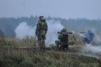 Терористи атакували практично на всіх фронтах - прес-центр АТО. Незважаючи на мирні домовленості, противник продовжує здійснювати збройні провокації проти сил АТО на Донбасі.